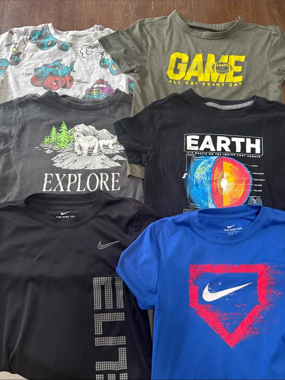 6 assorted boys short sleeve shirts (Nike, old navy, primark)